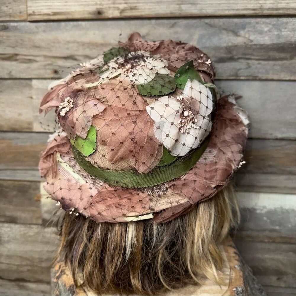 Vintage-american Women's Brown and White Hat - Picture 4 of 6